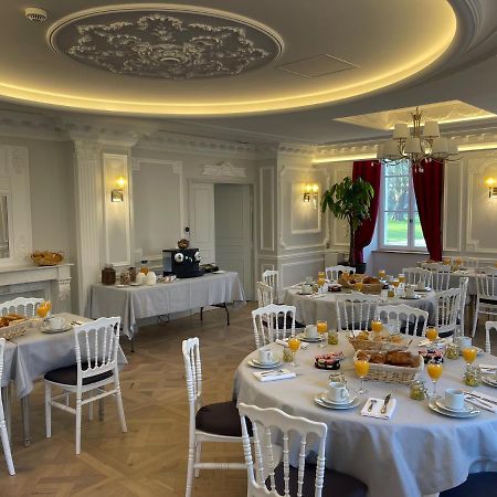 Chateau Des Hauts De Provins Hotel Champcenest Bagian luar foto